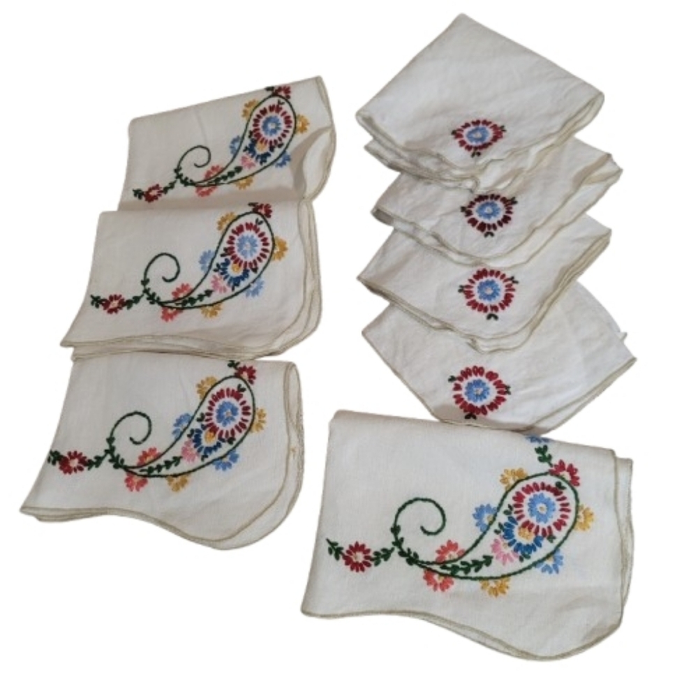Vintage Embroidered Floral Napkins & Placemats Set Linen Cottage Farmhouse Table